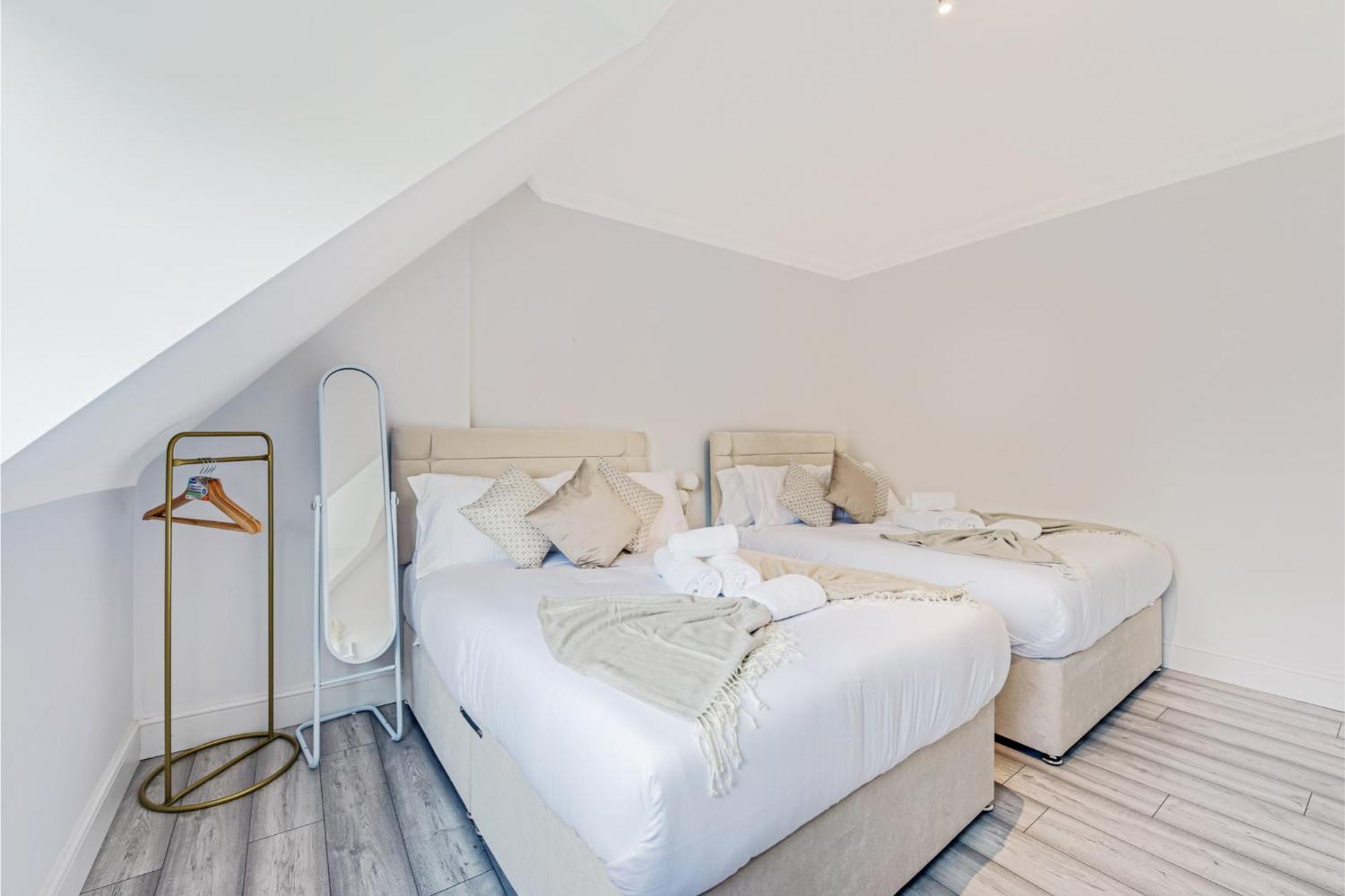 Sweet And Lovely 2Br With Free Parking Londra Esterno foto