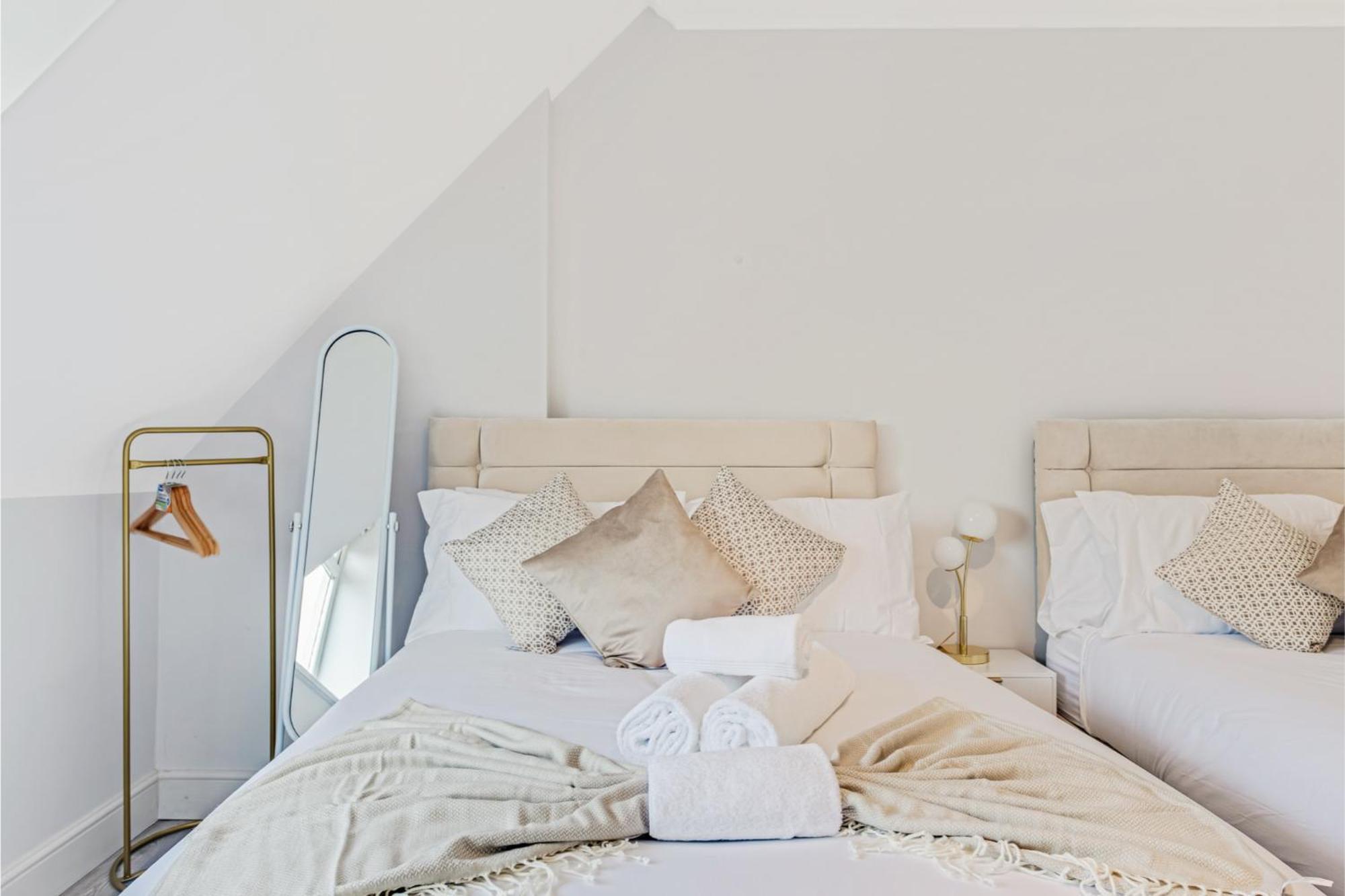 Sweet And Lovely 2Br With Free Parking Londra Esterno foto