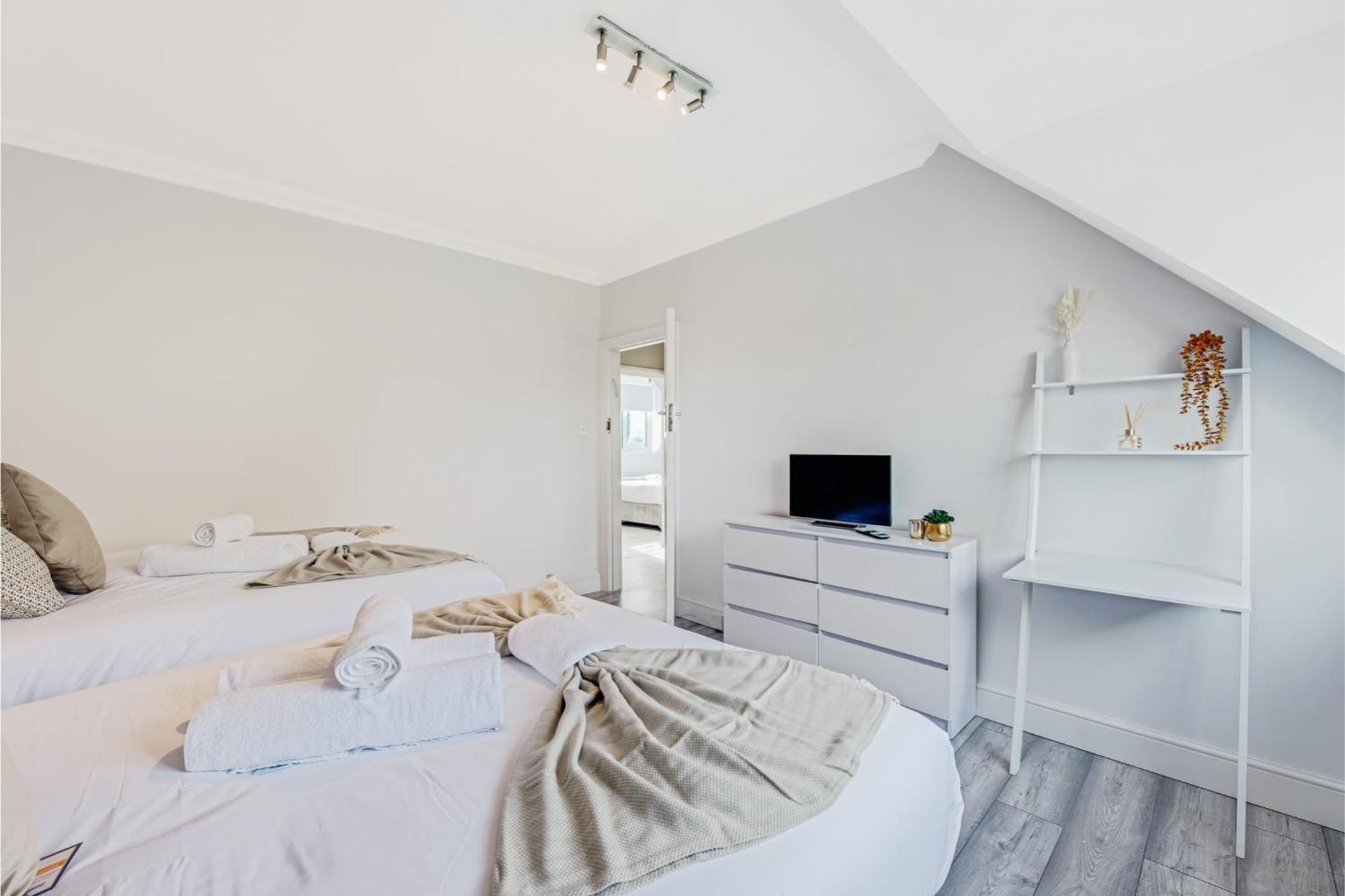 Sweet And Lovely 2Br With Free Parking Londra Esterno foto